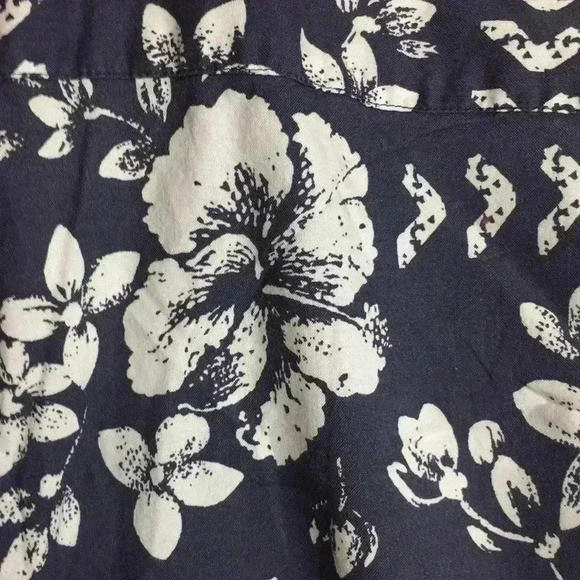 Gap Button up Short Sleeve Size Medium - Picture 5 of 5